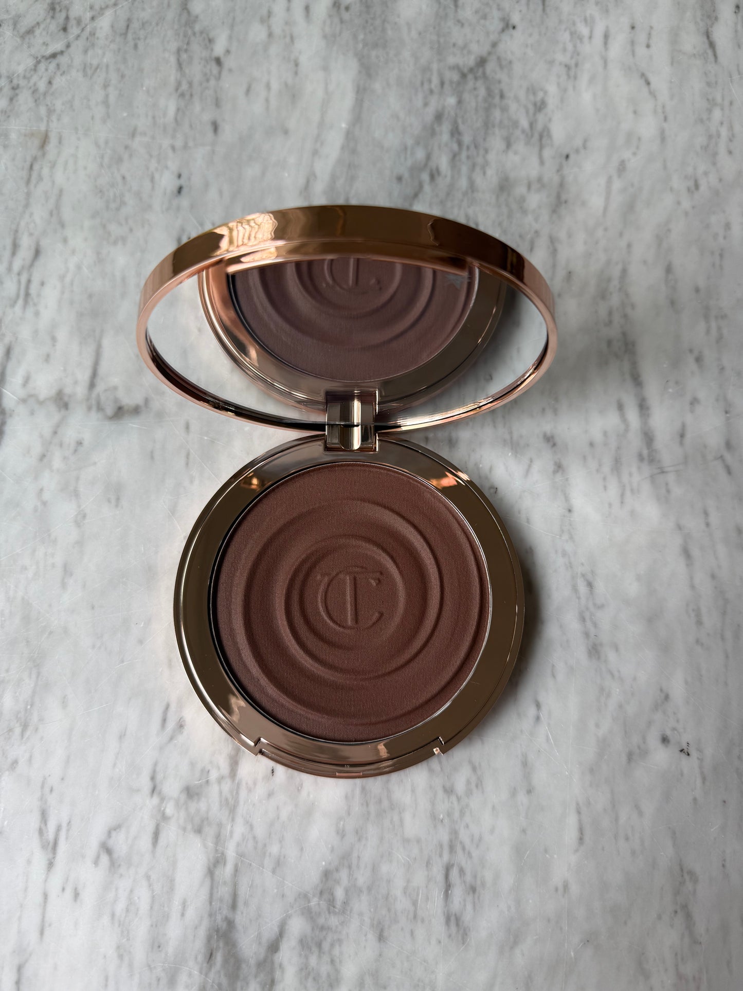CHARLOTTE TILBURY Beautiful Skin Sun-Kissed Glow Bronzer - DEEP