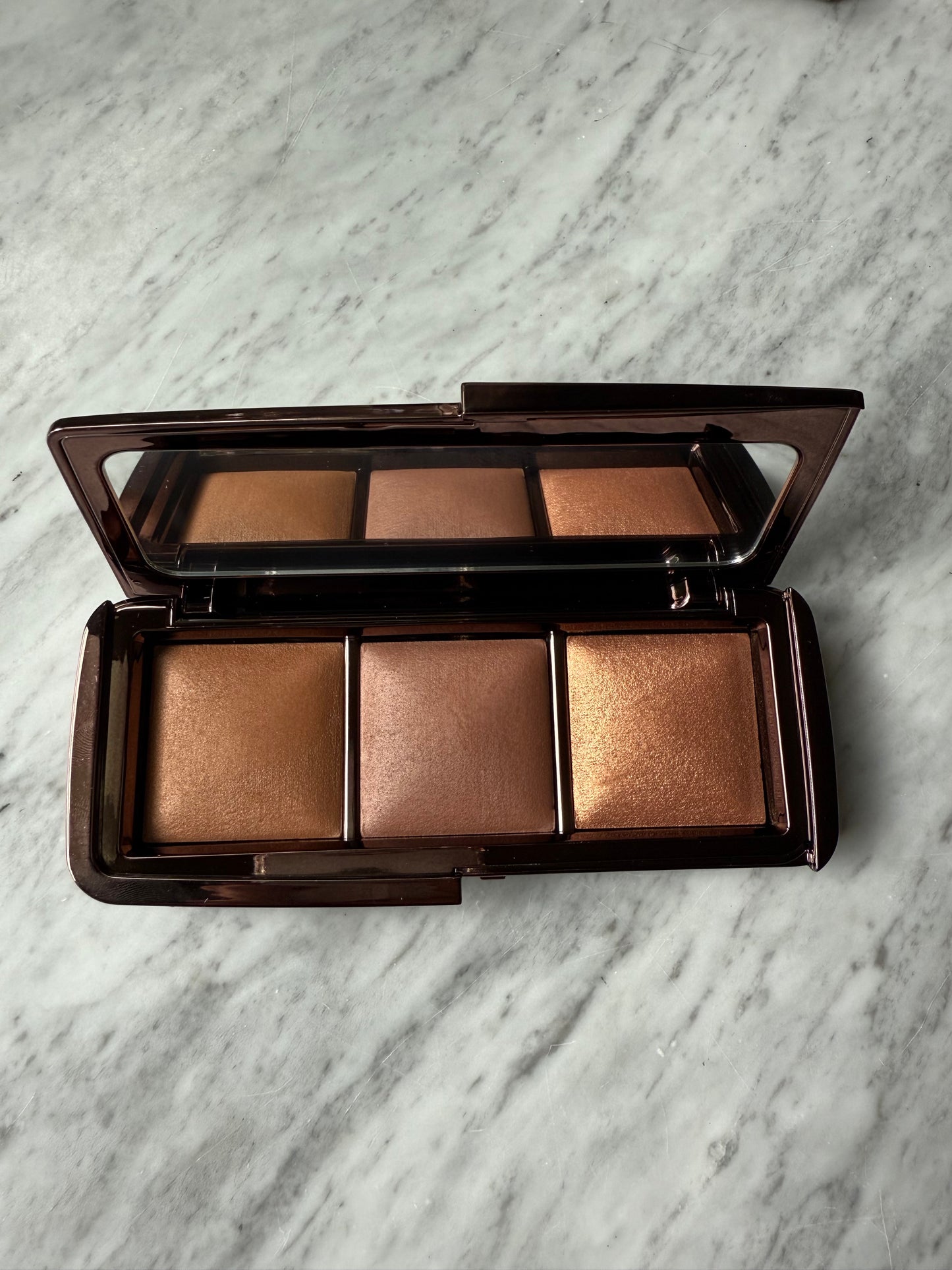 HOURGLASS Ambient Lighting Palette - Volume III