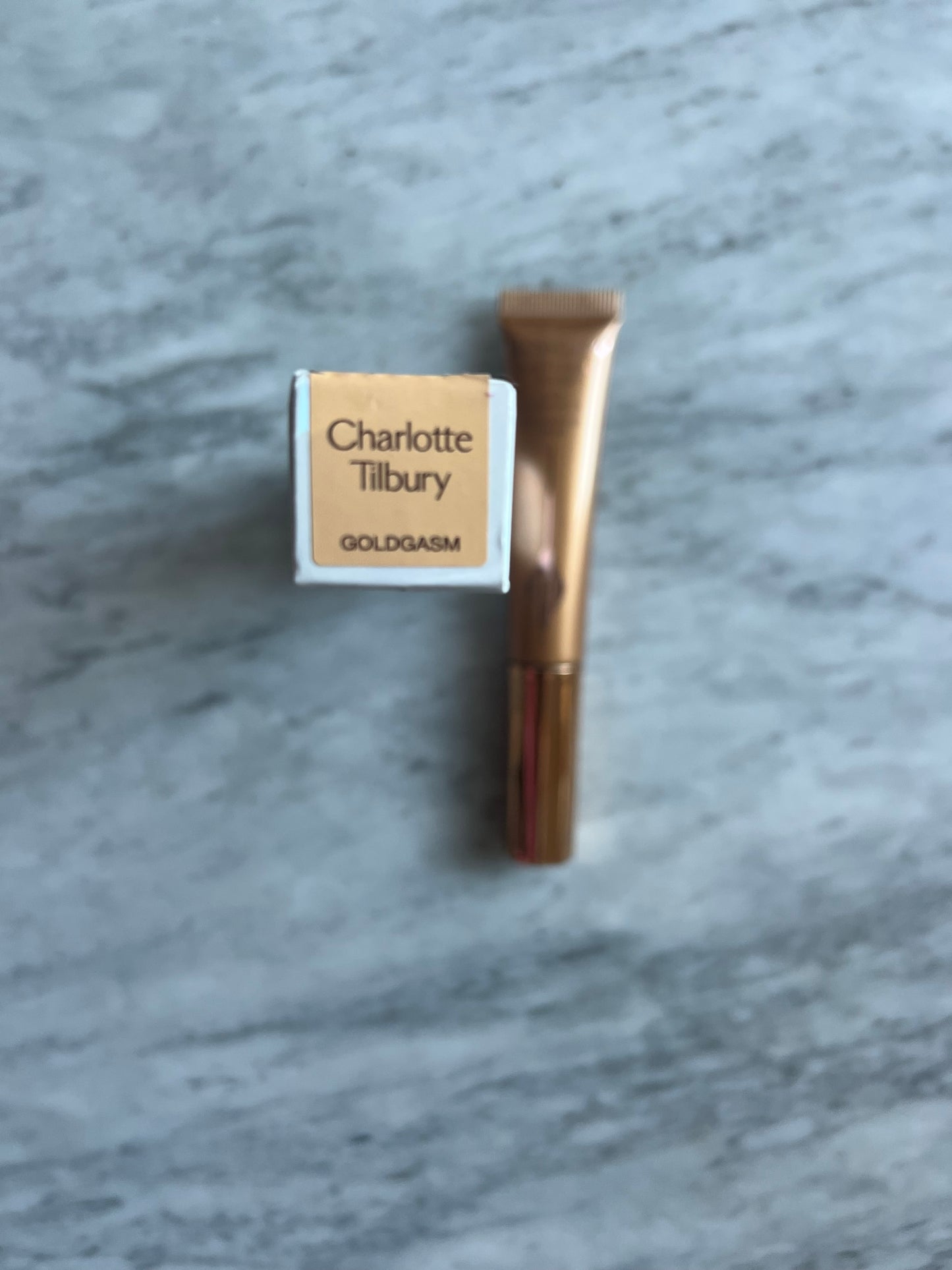 CHARLOTTE TILBURY Beauty Highlighter Wand - GOLDGASM