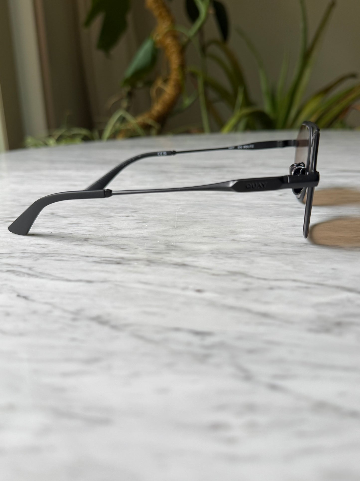 QUAY En Route Sunglasses