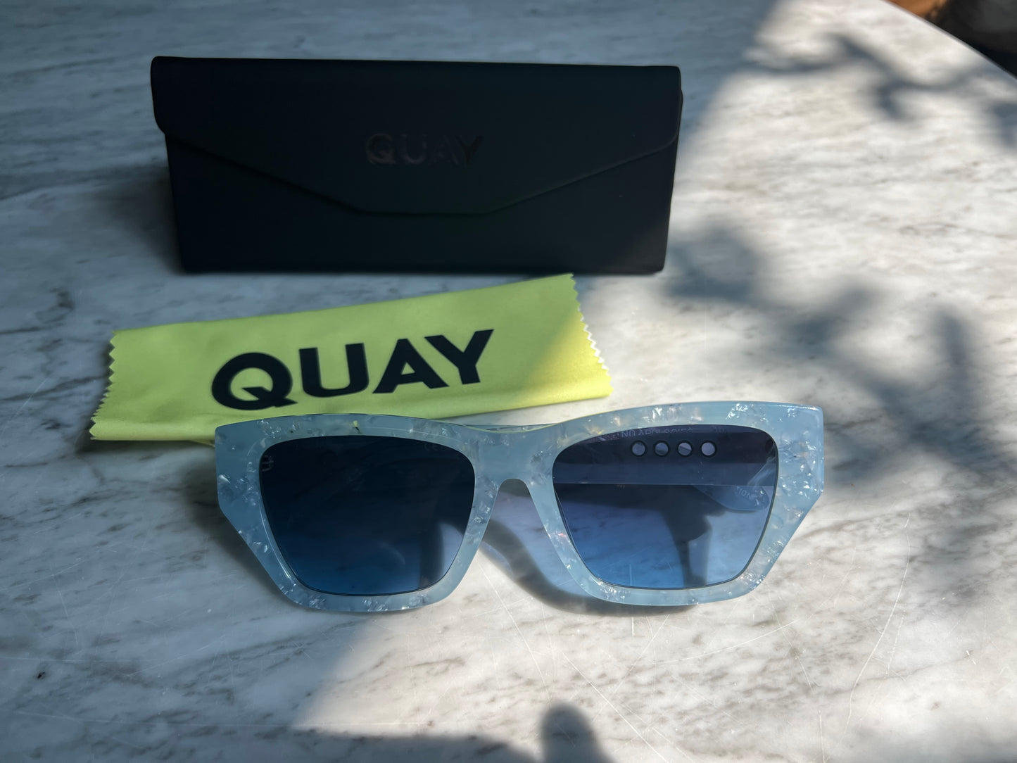 QUAY No Apologies Sunglasses in Arctic Blue