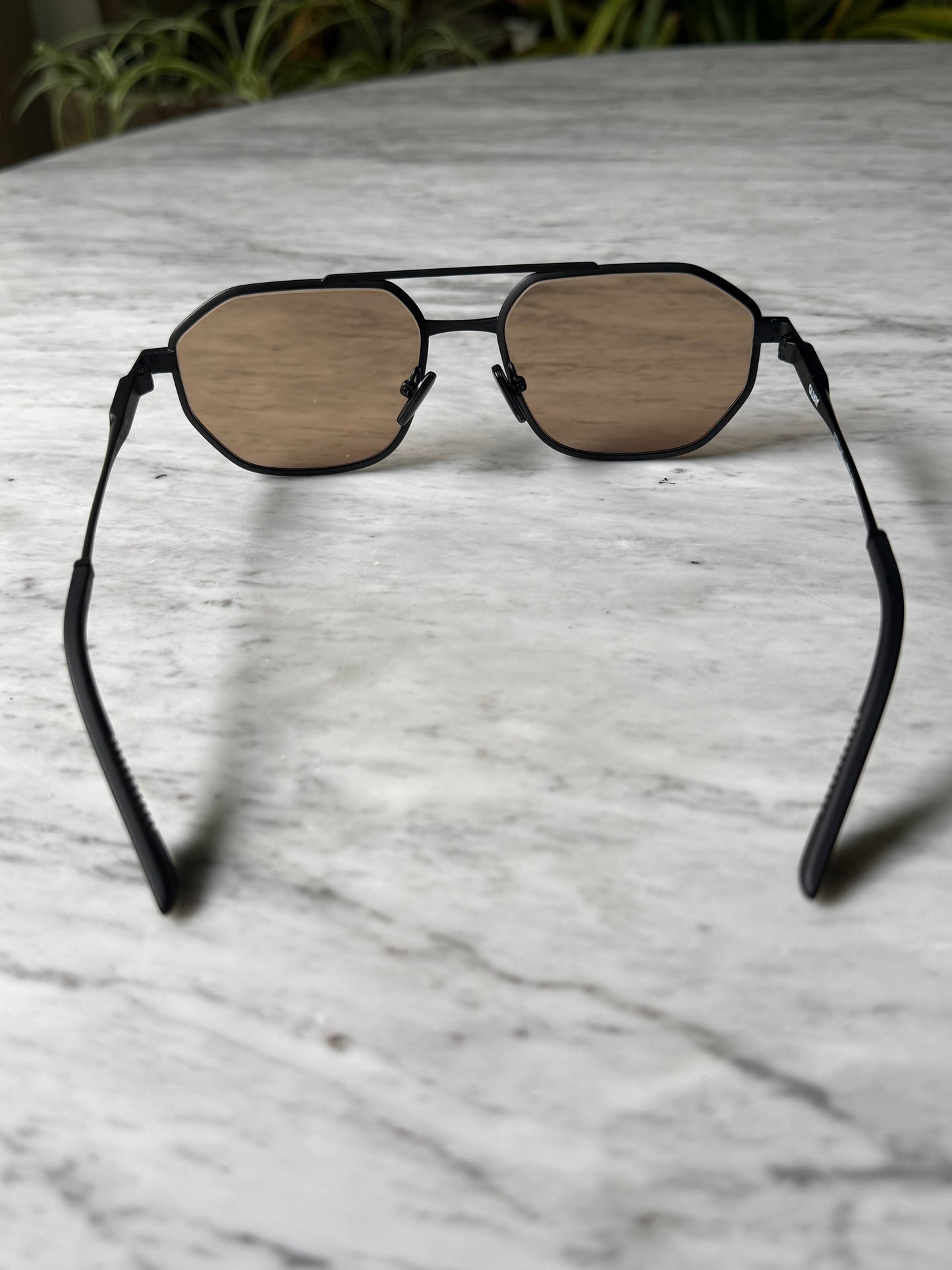 QUAY En Route Sunglasses
