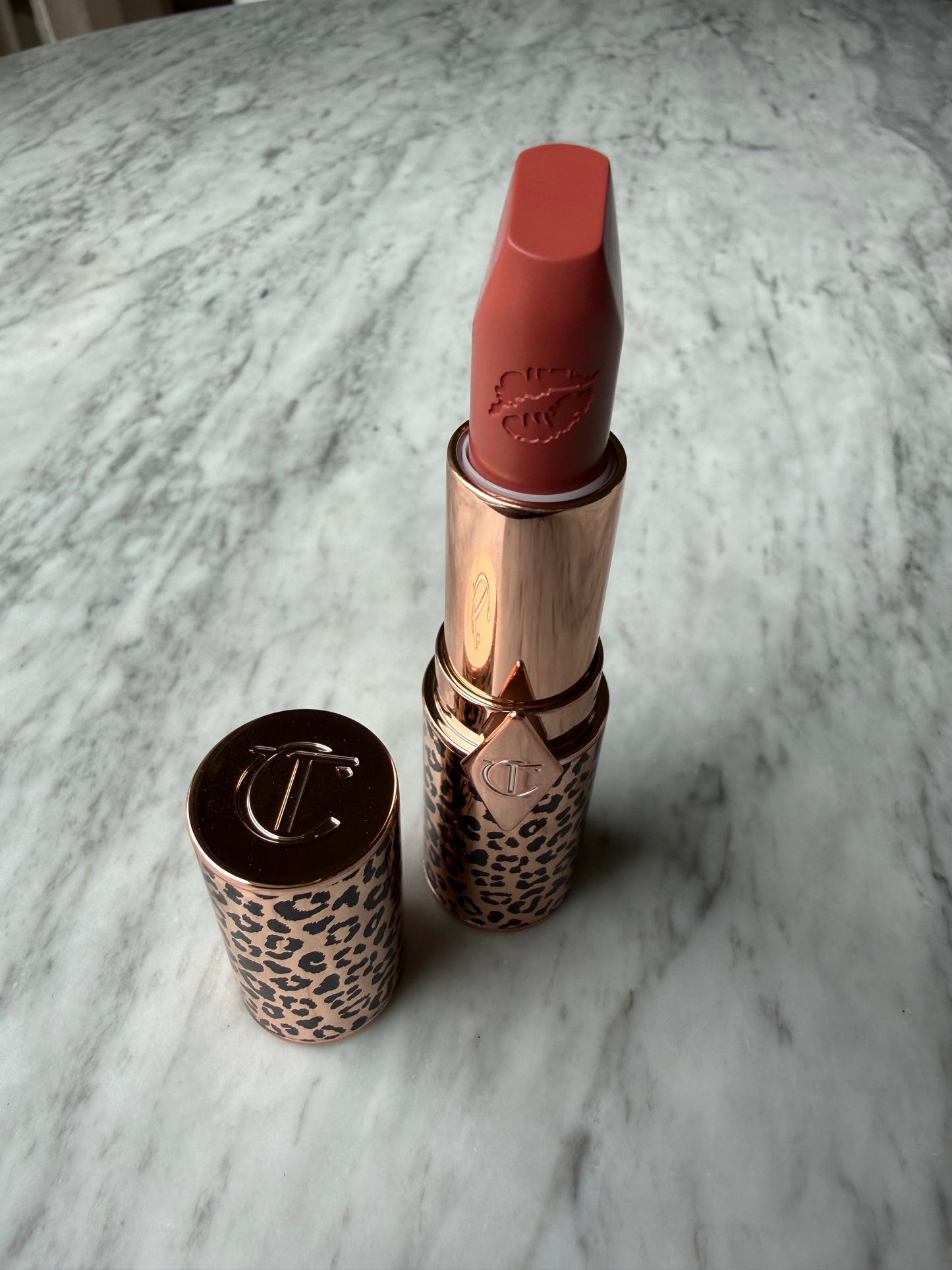 CHARLOTTE TILBURY Hots Lips 2 - GLOWING JEN