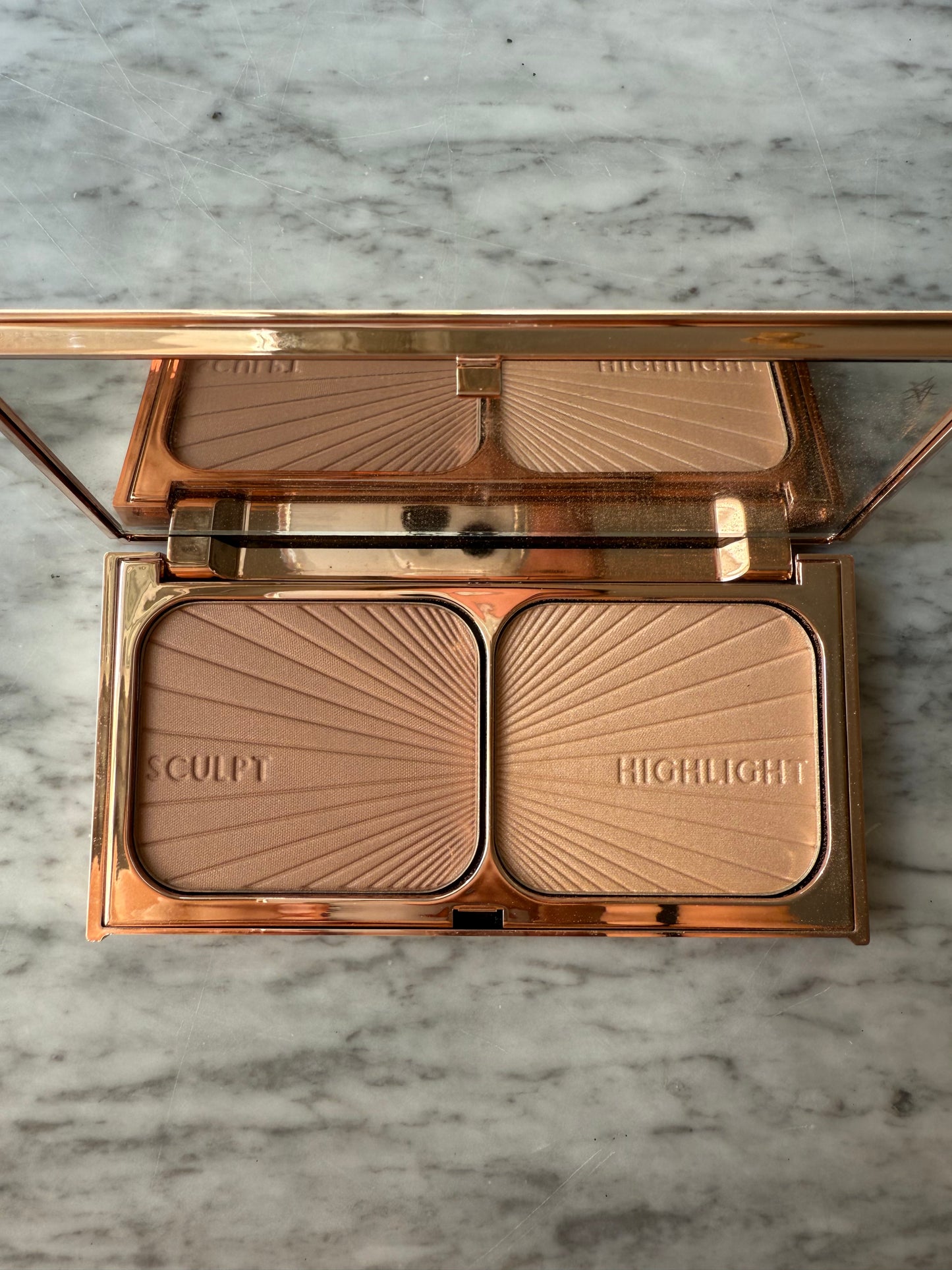 CHARLOTTE TILBURY Bronze & Glow - LIGHT TO MEDIUM