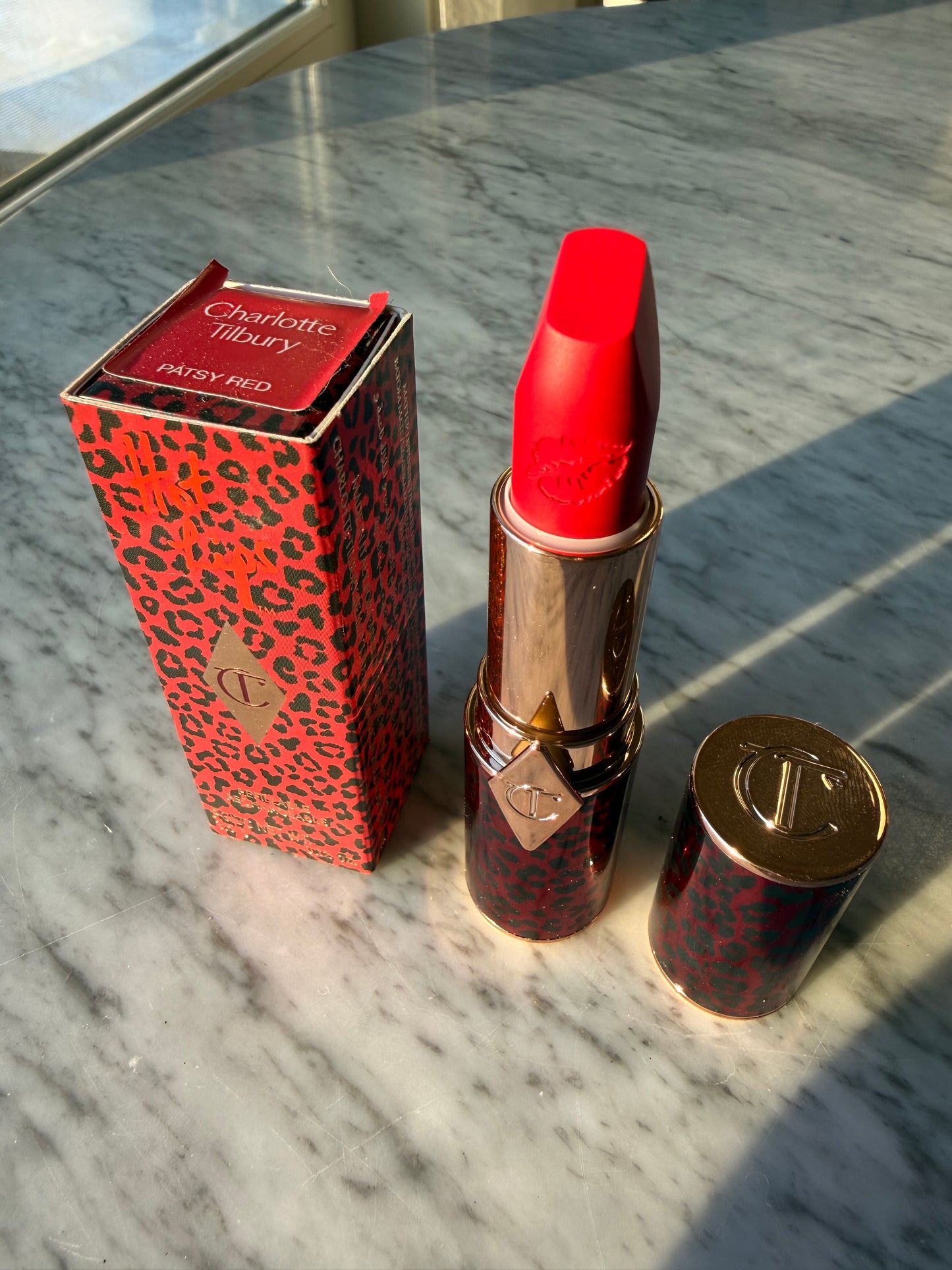 CHARLOTTE TILBURY Hot Lips 2 - PATSY RED