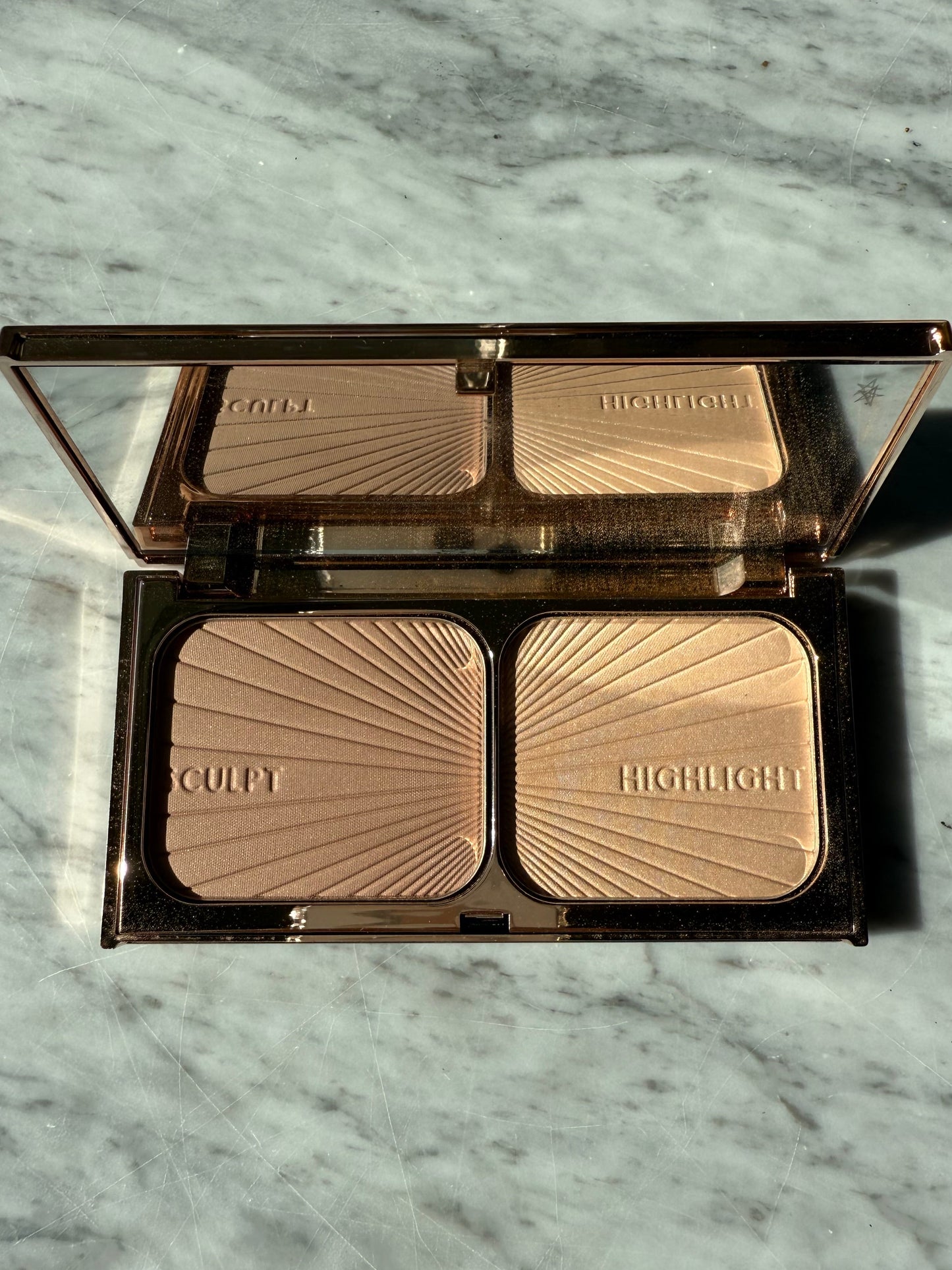 CHARLOTTE TILBURY Bronze & Glow - LIGHT TO MEDIUM