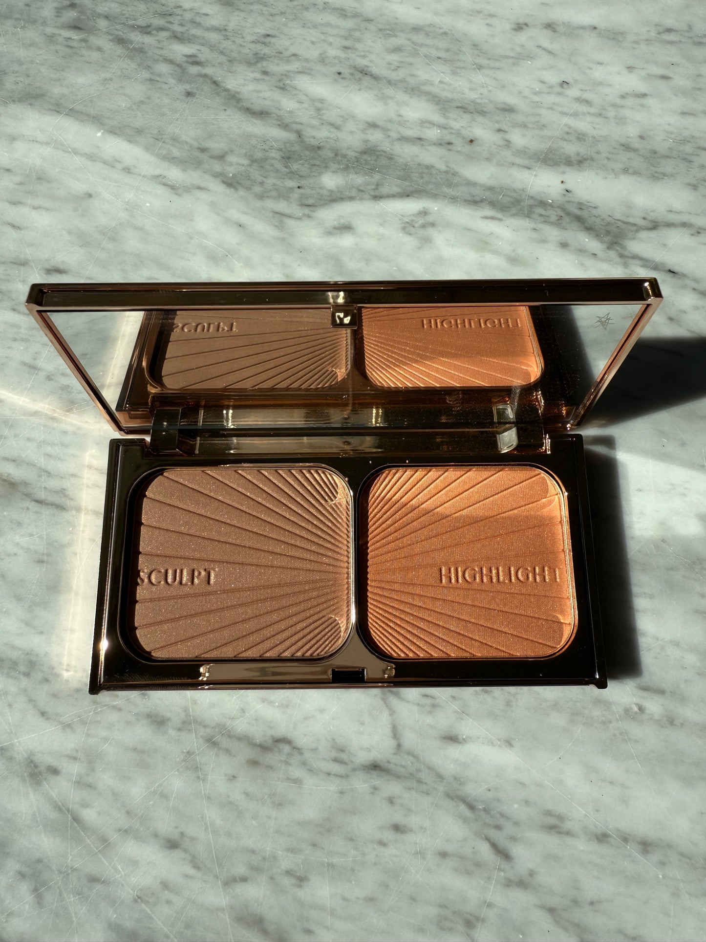 CHARLOTTE TILBURY Bronze & Glow - MEDIUM TO DEEP