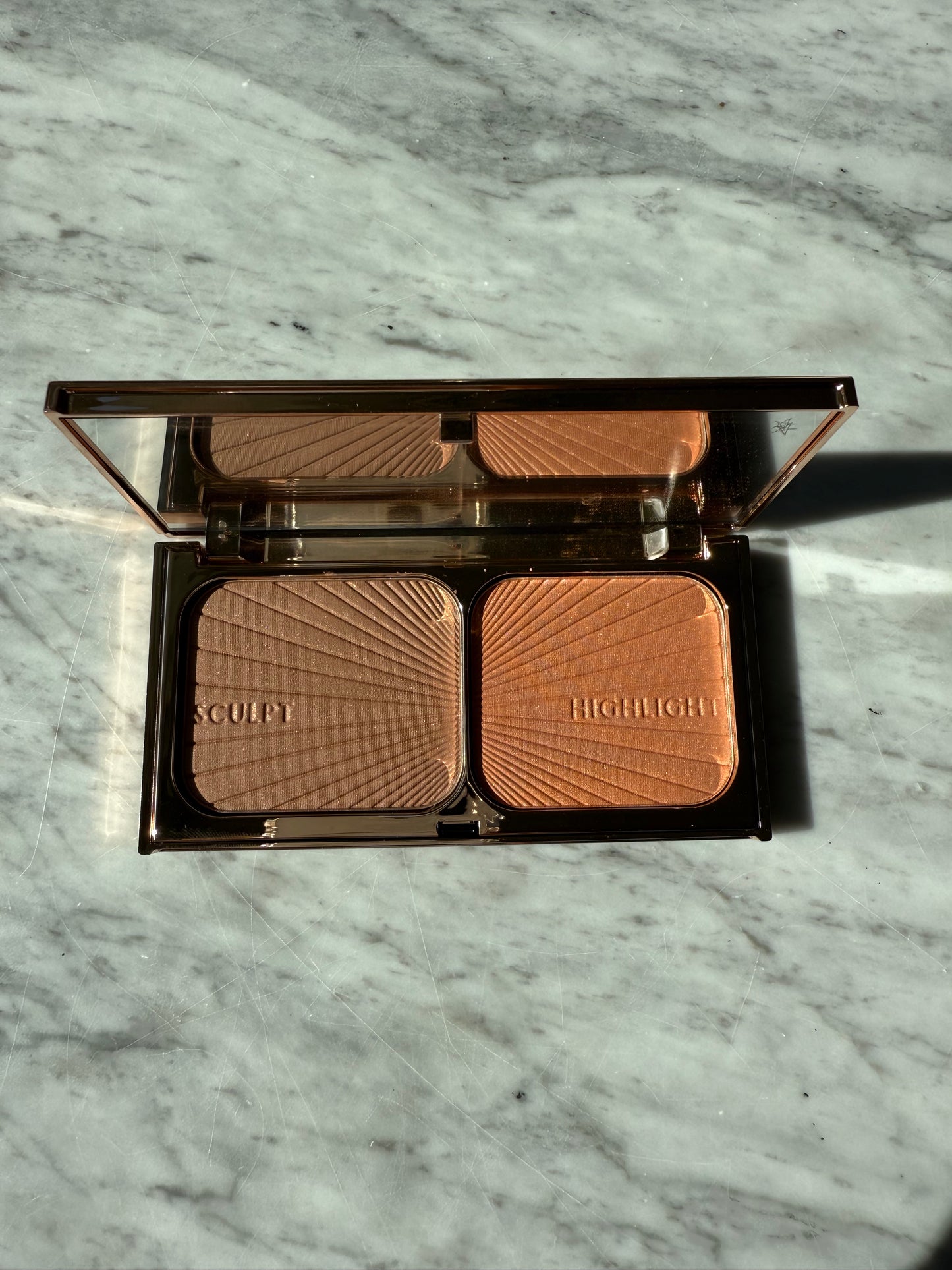 CHARLOTTE TILBURY Bronze & Glow - MEDIUM TO DEEP