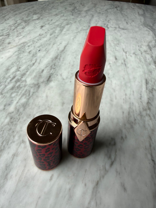 CHARLOTTE TILBURY Hot Lips 2 - PATSY RED