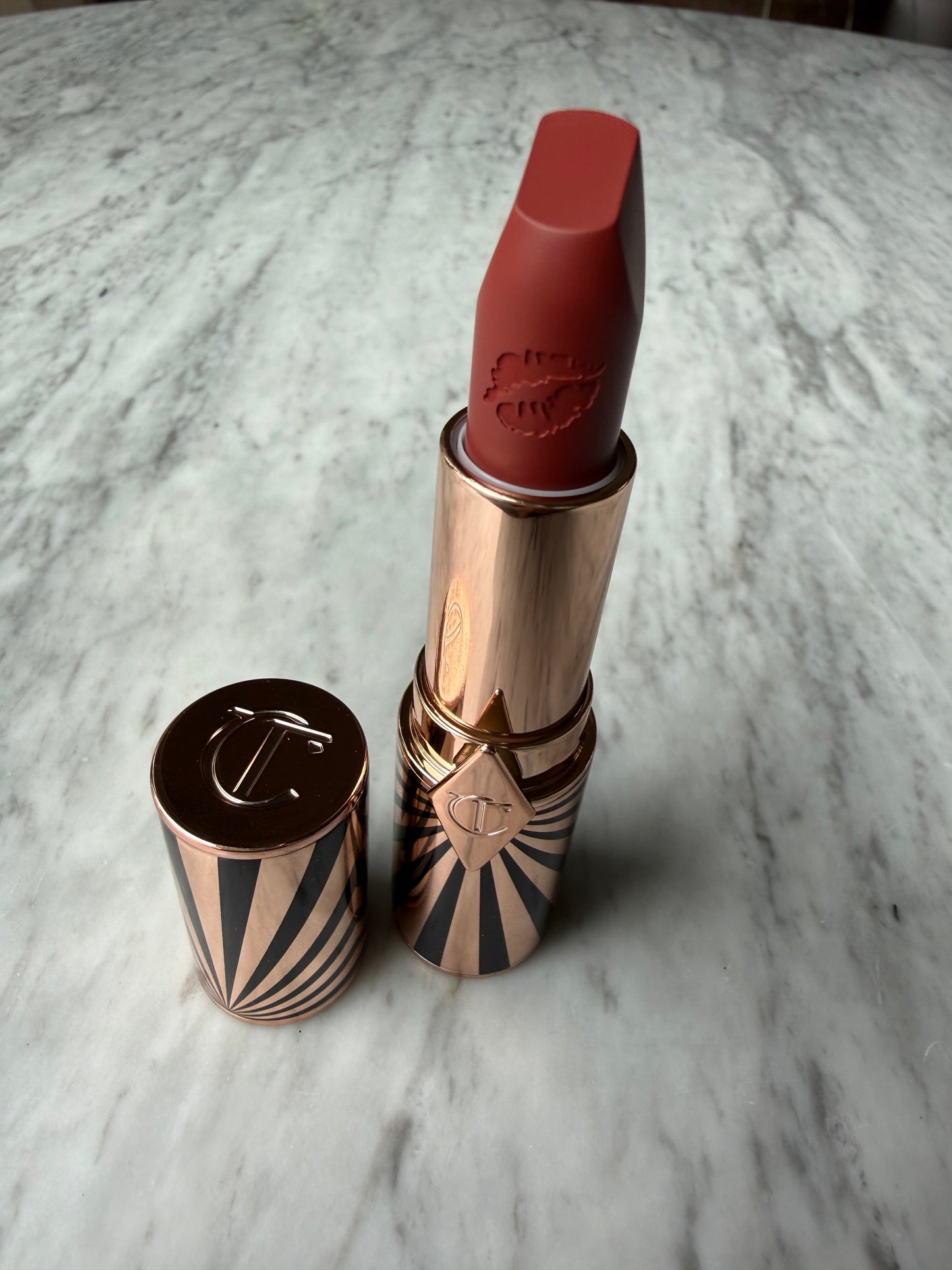 CHARLOTTE TILBURY Hot Lips 2 Lipstick - VIVA LA VERGARA