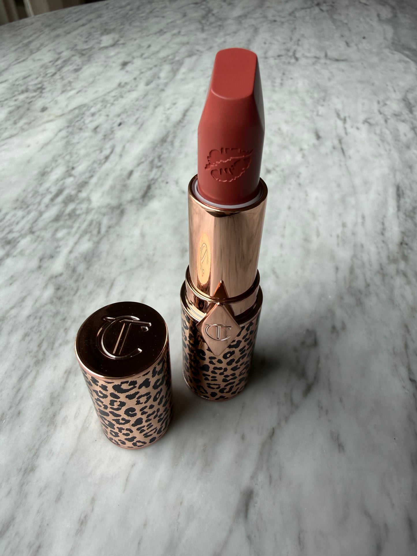 CHARLOTTE TILBURY Hots Lips 2 - GLOWING JEN