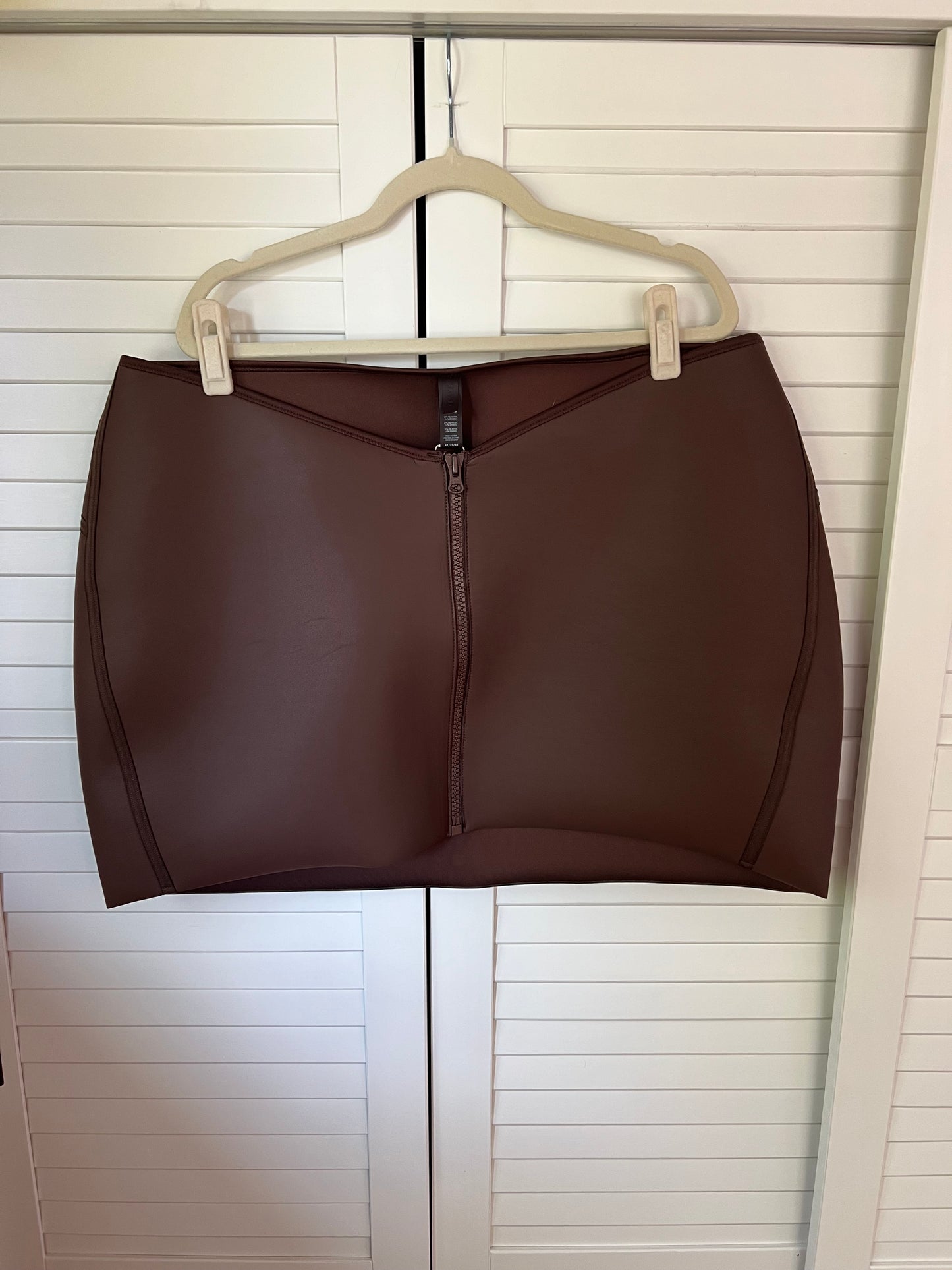 SKIMS Rubberized Scuba Swim Mini Skirt - Cocoa Brown - 4X