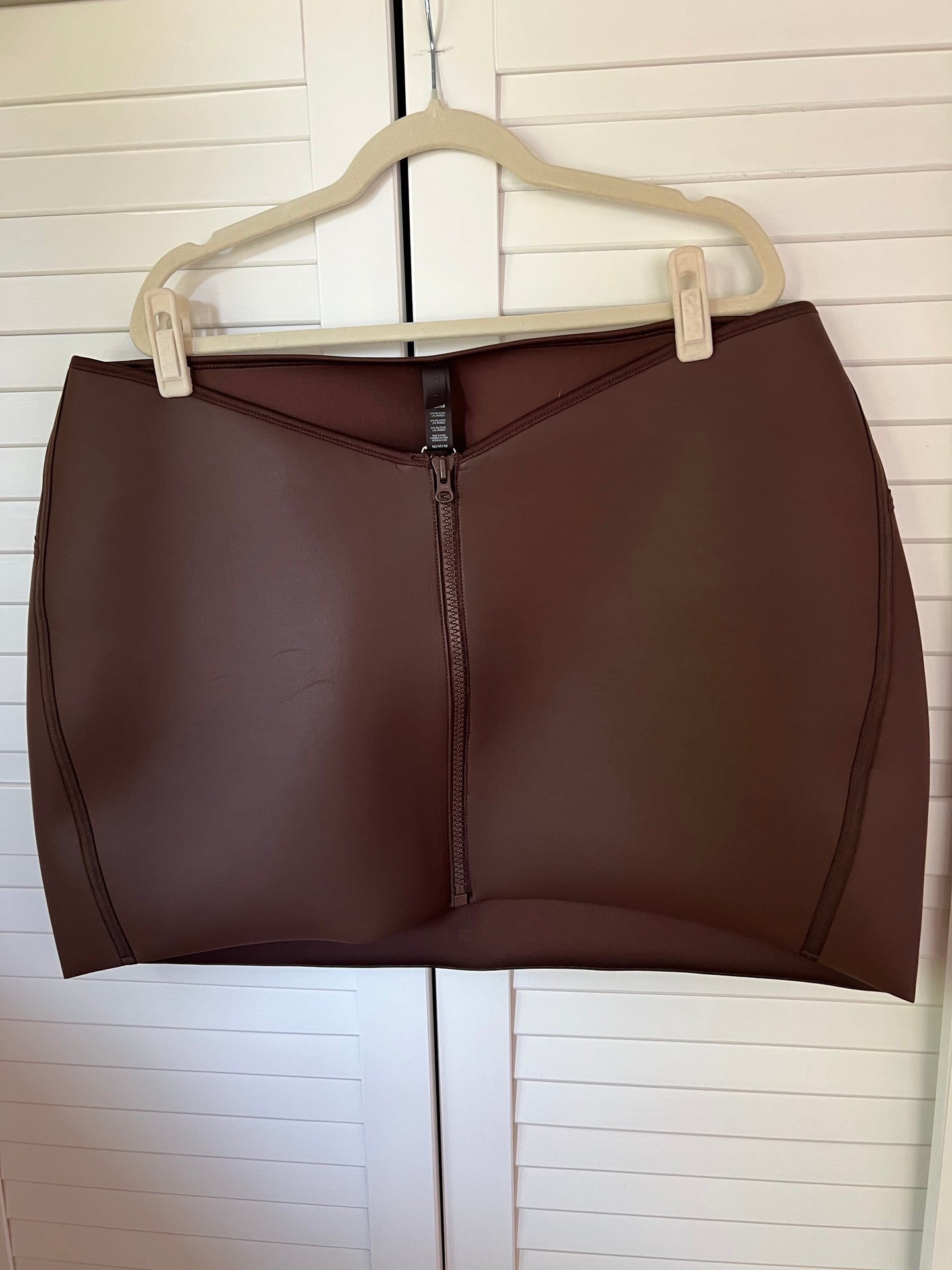 SKIMS Rubberized Scuba Swim Mini Skirt - Cocoa Brown - 4X